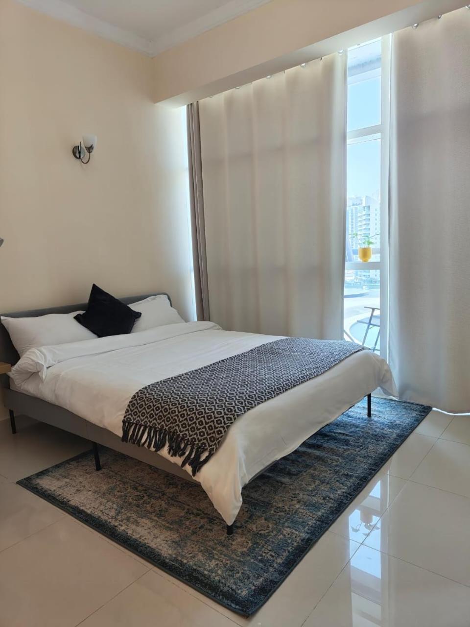 Studio In The Heart Of Sports City -Great View & Amenities! Dubai Bagian luar foto